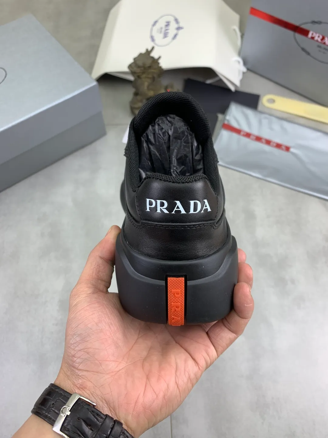 Men's men's shoes P600 💰【New style】Top quality, new popular models on the official website, which will never go out of style for a century, 🆘 The trendy brand (Prada) mainly promotes popular models, avant-garde and versatile fashionable men's shoes, privately molded, with cowhide splicing and 1:1 oil edge treatment... fashionable and simple, original imported cowhide with python skin, cowhide leather lining for feet; the atmosphere and personality are more fashionable, eye-catching and pursuing class. It will subvert the old idea and be a must-have for fashionistas who want to spend time with you! Must keep it! High-end comfortable and low-cost, high-end quality workmanship. Size: 38-45 4️⃣ colors available. full package